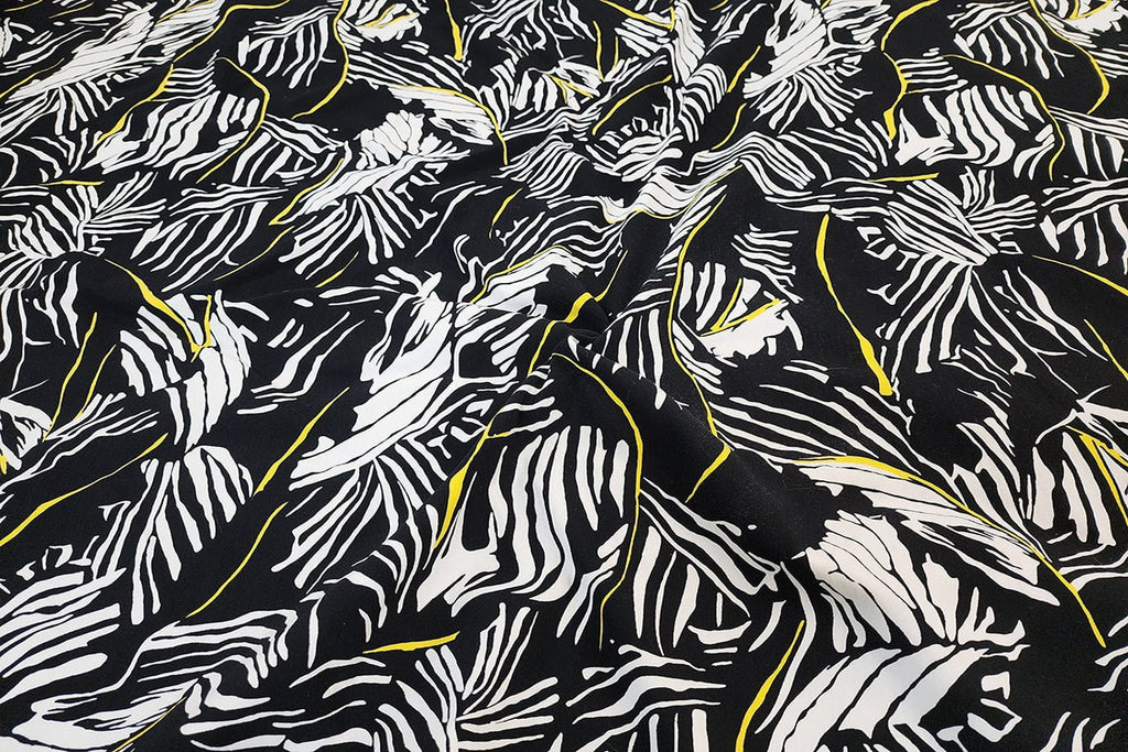 Rainbow Fabrics White Flowers With Yellow Stripes On Black Stretch Cotton White Flowers With Yellow Stripes On Black Stretch Cotton 5x10cm Sample