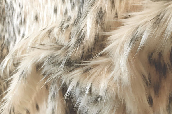 Rainbow Fabrics F1: Light Cream With Brown Stripe Faux Fur
