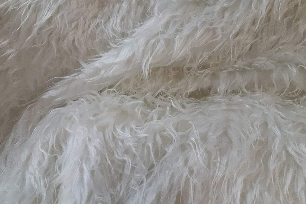 Rainbow Fabrics F1: White Doggy Faux Fur