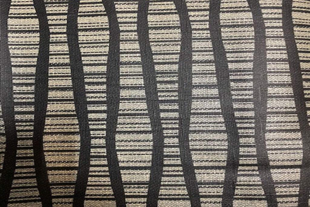 Rainbow Fabrics VE: Black And Silver Interlock Vinyl