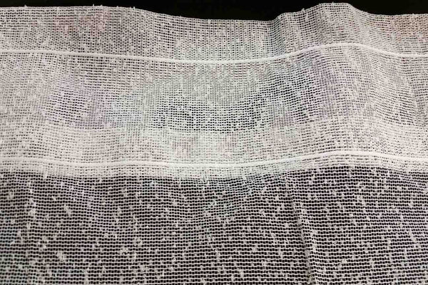 Rainbow Fabrics L1: Cream Lace ready to hang curtain - Rod pocket on top