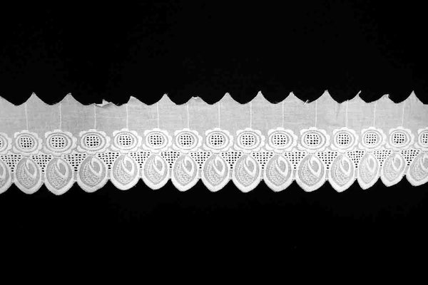 Rainbow Fabrics LT: Sunflowers Lace Trim